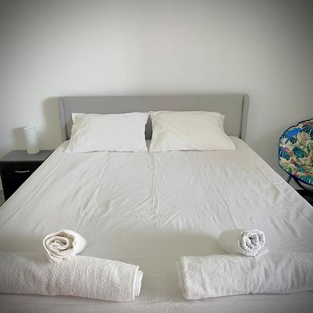 Sea View Apartment & 4 Minutes Walk To The Beach Paço de Arcos Exteriör bild