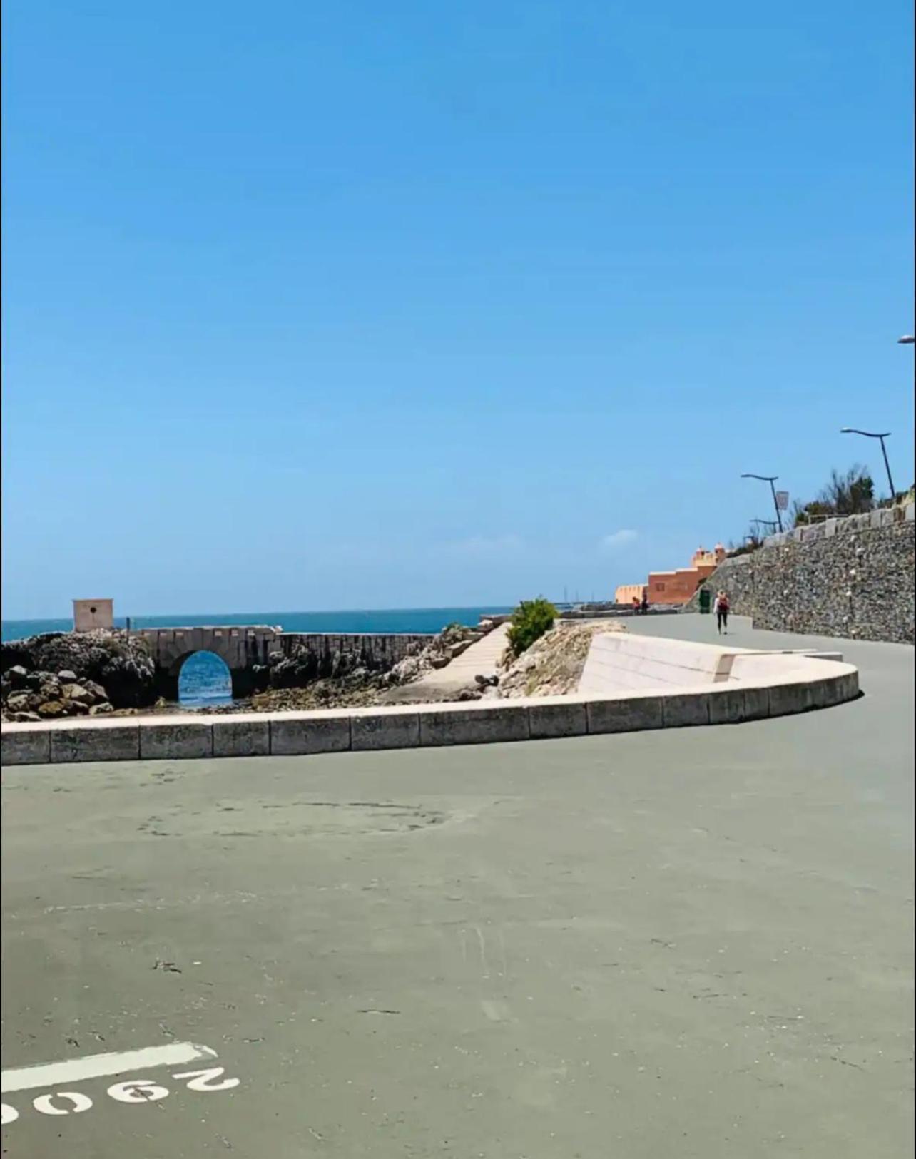 Sea View Apartment & 4 Minutes Walk To The Beach Paço de Arcos Exteriör bild